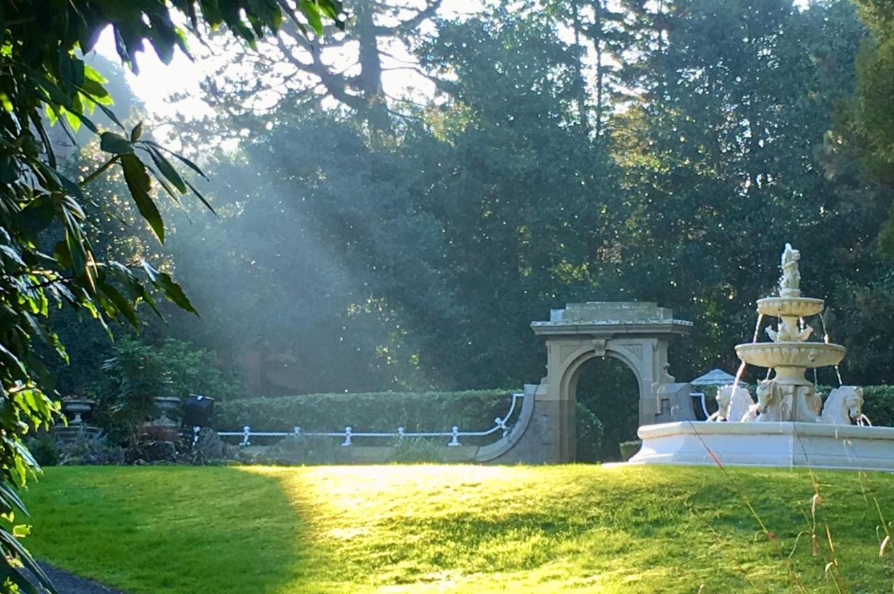 Astley Bank Hotel ダーウェン エクステリア 写真