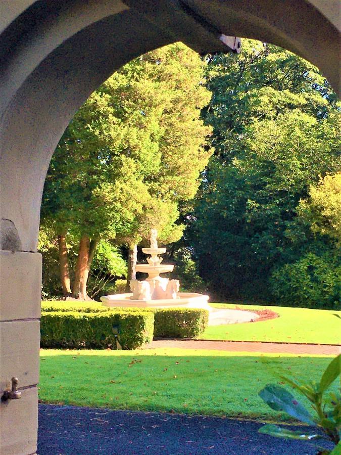 Astley Bank Hotel ダーウェン エクステリア 写真
