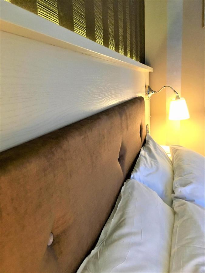 Astley Bank Hotel ダーウェン エクステリア 写真