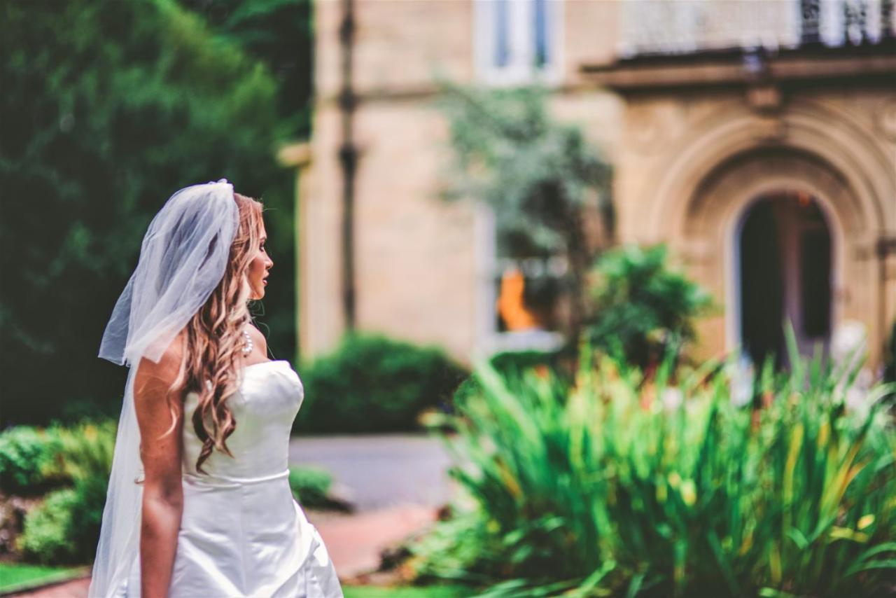Astley Bank Hotel ダーウェン エクステリア 写真