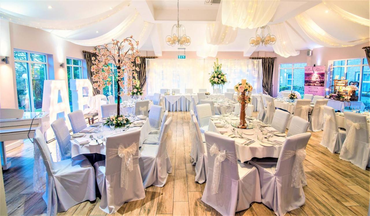 Astley Bank Hotel ダーウェン エクステリア 写真