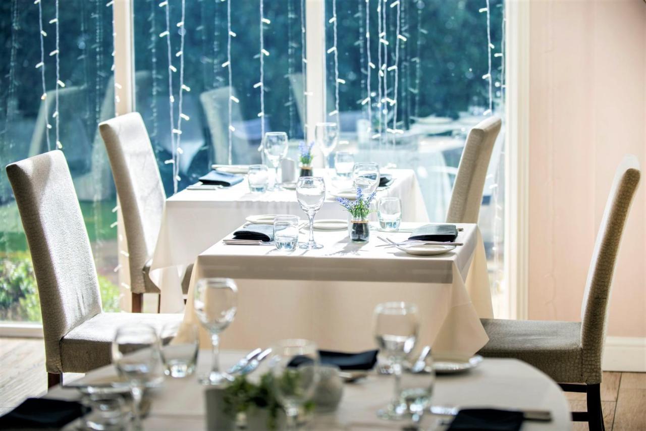 Astley Bank Hotel ダーウェン エクステリア 写真