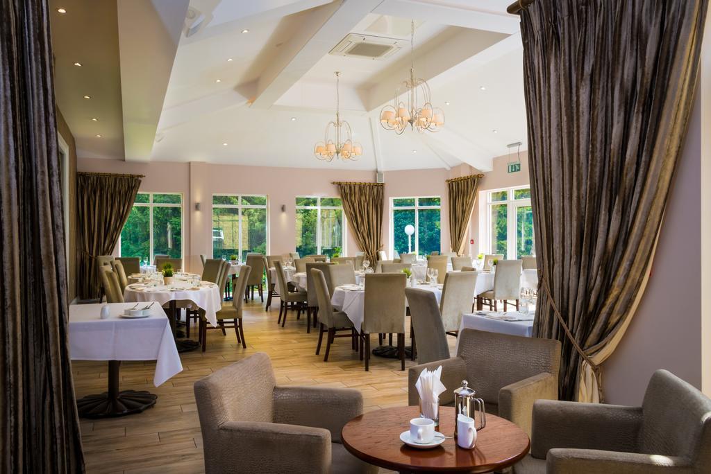 Astley Bank Hotel ダーウェン エクステリア 写真