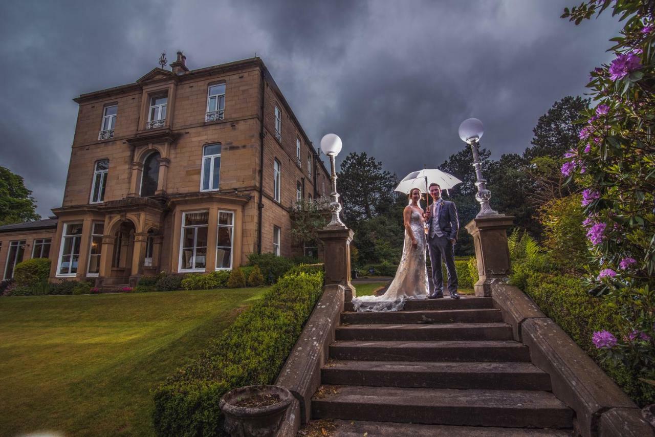 Astley Bank Hotel ダーウェン エクステリア 写真