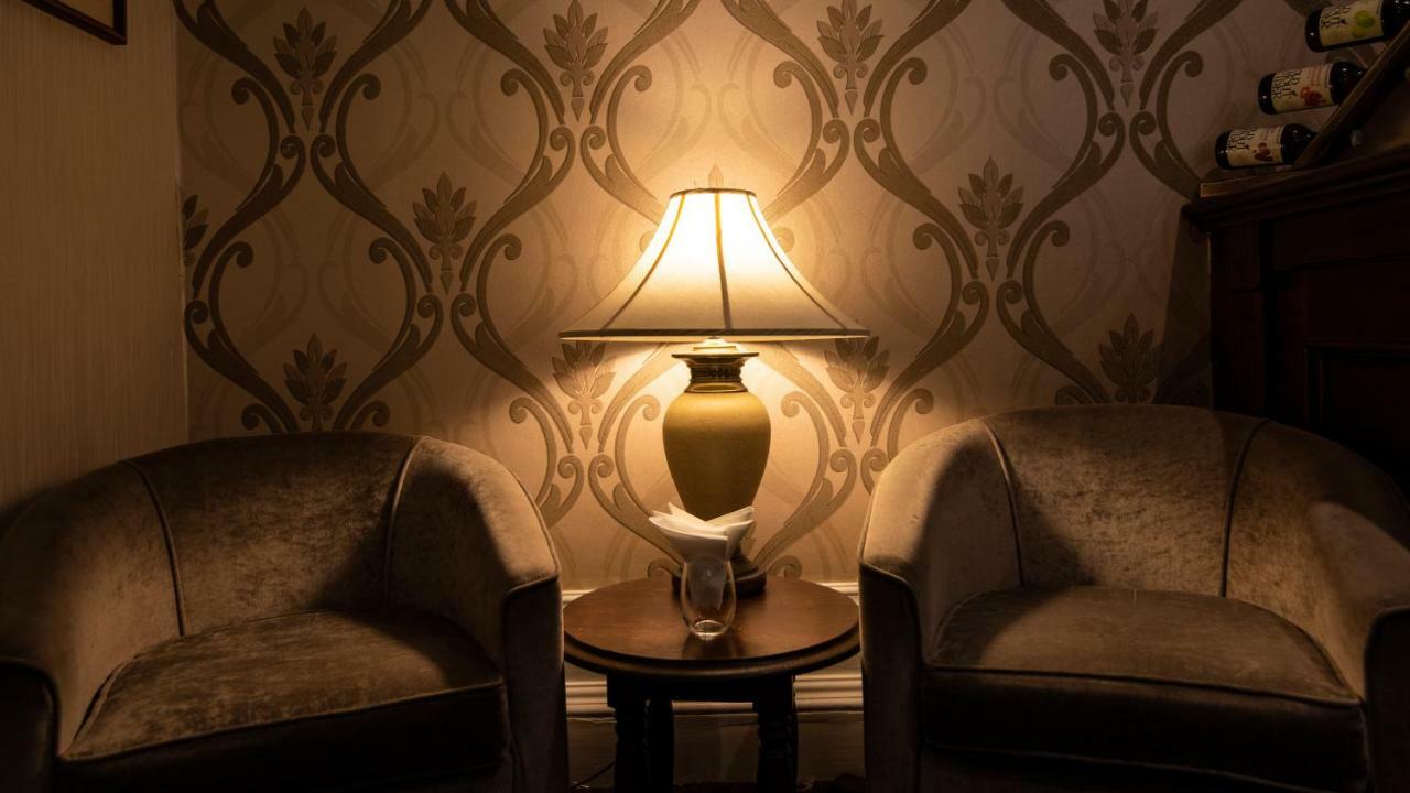 Astley Bank Hotel ダーウェン エクステリア 写真