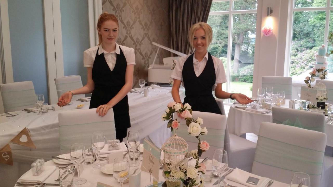Astley Bank Hotel ダーウェン エクステリア 写真