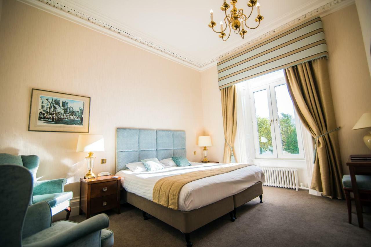 Astley Bank Hotel ダーウェン エクステリア 写真