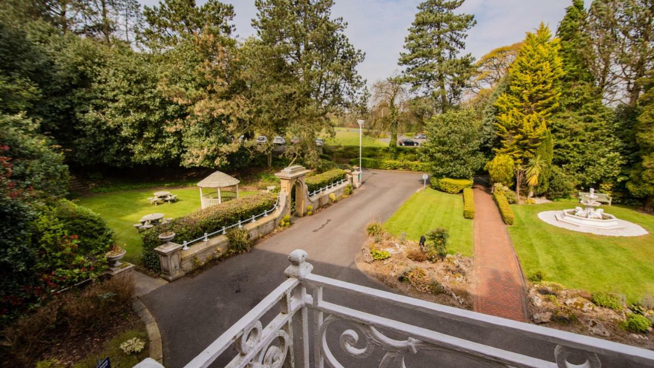 Astley Bank Hotel ダーウェン エクステリア 写真