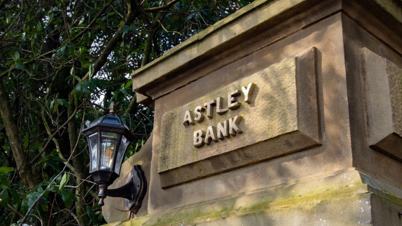 Astley Bank Hotel ダーウェン エクステリア 写真